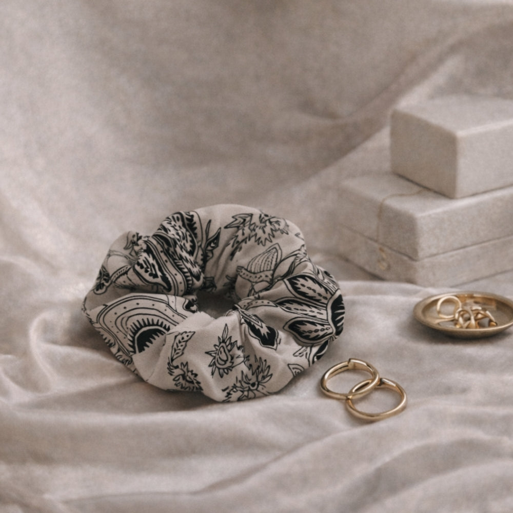 Yaprak Desenli Kahve Toka